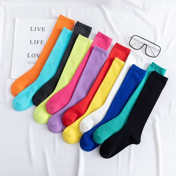 New 1 чифта бонбони цветни плътен цвят универсален прасеца чорапи прости и модни средно високи чорапи дамски летни коляното чорапи
