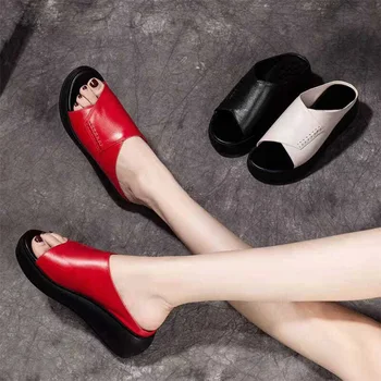 Hot 2024 Нова мода лачена кожа Rhinestone кожени чехли Ежедневни сандали платформа клинове жени сандали сандали размер 35-40